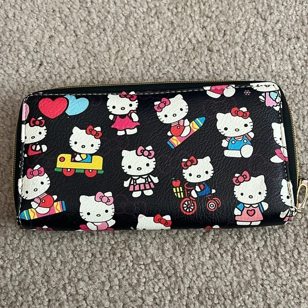 “Hello Kitty Wallet” - Picture 2 of 6